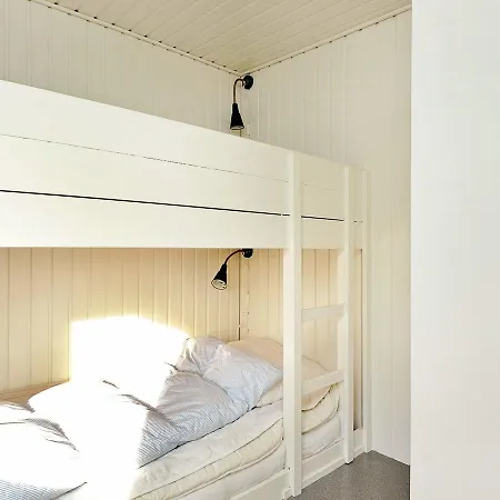 Four-bedroom Holiday In 3