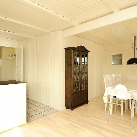 Four-bedroom Holiday In 3 *