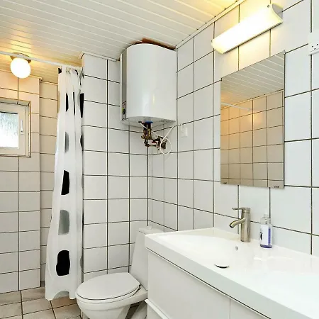 Four-bedroom Holiday In 3