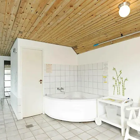 Four-bedroom Holiday In 3 瓦伊厄斯斯特兰德